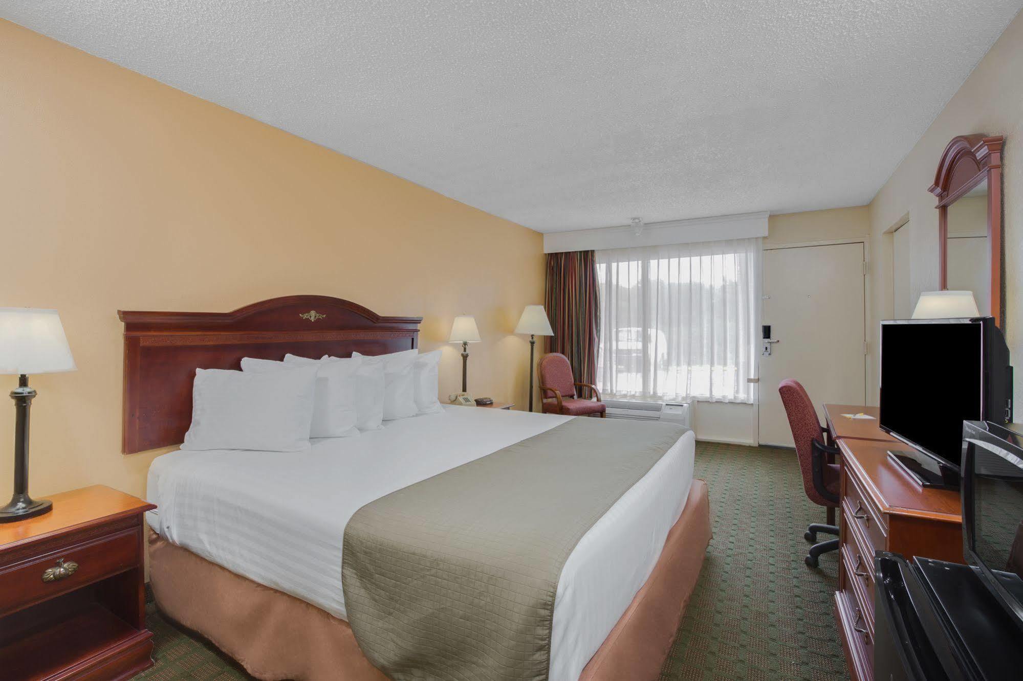Days Inn By Wyndham Asheville West Candler Exterior foto